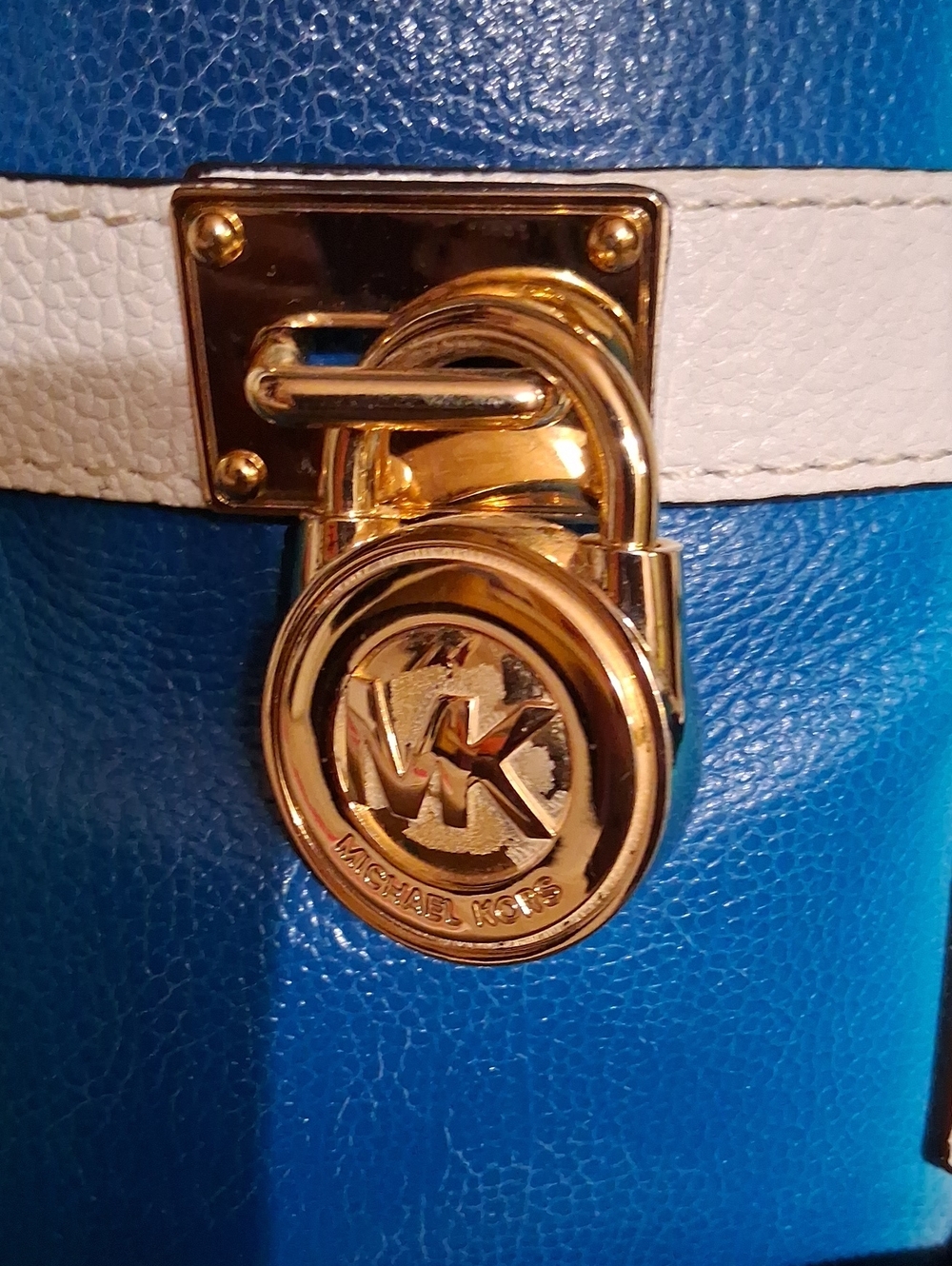 Michael Kors White Leather Shoulder Bag with Blue Wallet and Gold Hardware. - Picture 2 of 9